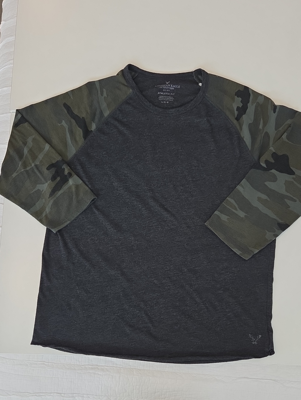 American Eagle Outfitters Dark Gray Tee Green Camo Raglan Sleeves Baseball Shirt